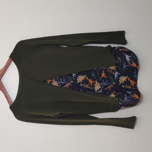 SLIGHTLY USED L.A SOUL LONG SLEEVE FOREST GREEN WITH DINOSAUR PATTERN LINNING - Picture 4 of 8